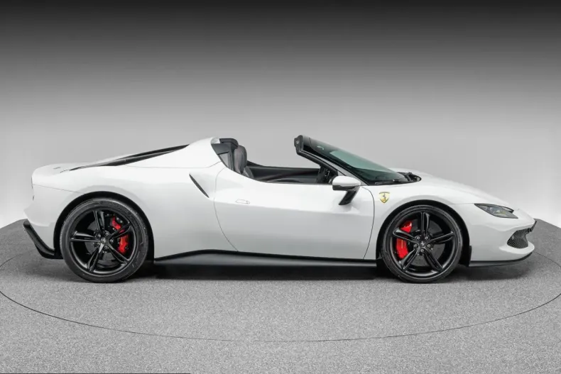 Ferrari 296 GTS din 2025 cu 2.500 km - oferta FER254963 - foto 7