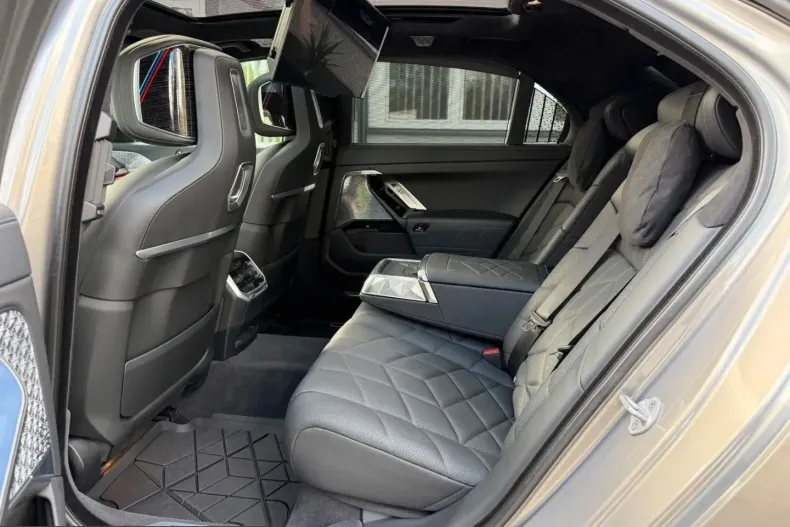 BMW 740 (Seria 7) din 2025 cu 27.604 km - oferta BMW254966 - foto 18