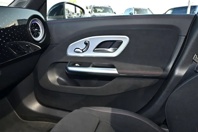 Mercedes-Benz CLA 350 (Clasa CLA) din 2025 cu 14.423 km - oferta MER254967 - foto 12
