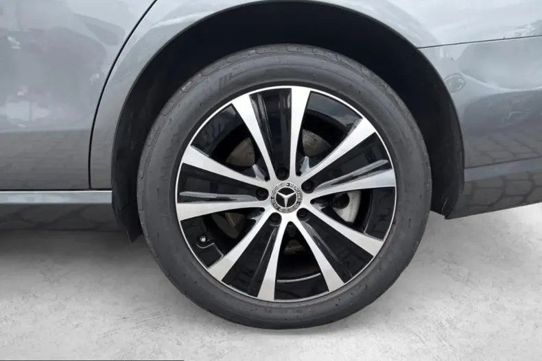 Mercedes-Benz E 300 (Clasa E) din 2022 cu 88.701 km - oferta MER255017 - foto 4