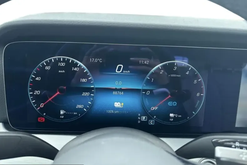 Mercedes-Benz E 300 (Clasa E) din 2022 cu 88.701 km - oferta MER255017 - foto 10