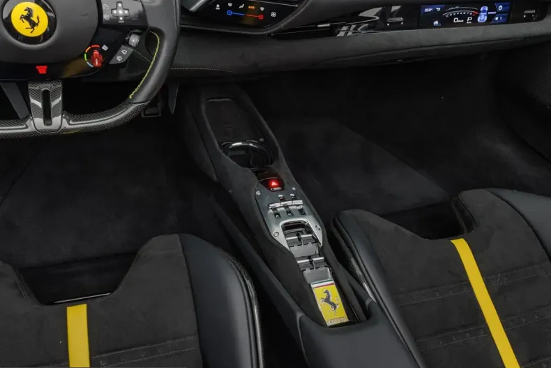 Ferrari 296 GTS din 2025 cu 5.000 km - oferta FER255053 - foto 13