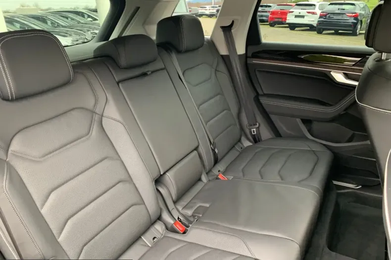 Volkswagen Touareg din 2024 cu 5.160 km - oferta VOL255056 - foto 23