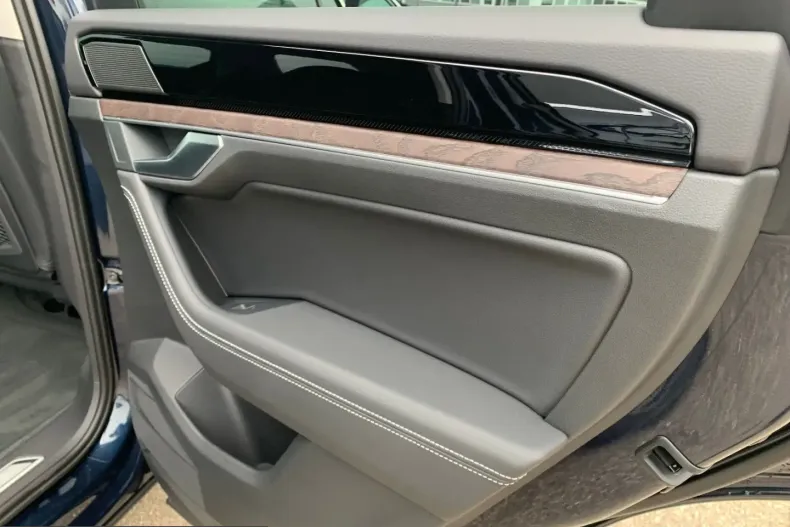 Volkswagen Touareg din 2024 cu 5.160 km - oferta VOL255056 - foto 27