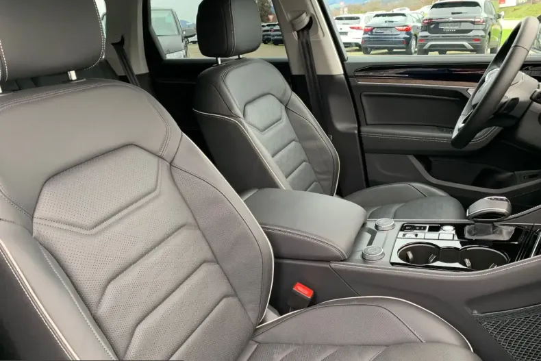 Volkswagen Touareg din 2024 cu 5.160 km - oferta VOL255056 - foto 30