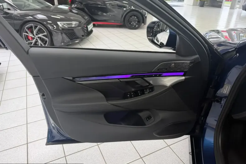 BMW 550 (Seria 5) din 2025 cu 19.989 km - oferta BMW255062 - foto 8