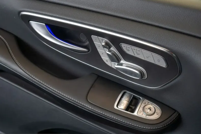 Mercedes-Benz V 300 (Clasa V) din 2025 cu 20.000 km - oferta MER255098 - foto 13