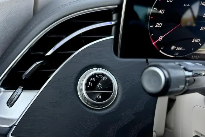 Mercedes-Benz E 200 (Clasa E) din 2025 cu 19.878 km - oferta MER255112 - foto 27