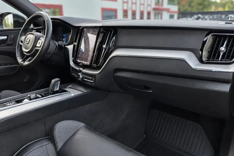 Volvo XC60 din 2021 cu 87.289 km - oferta VOL255115 - foto 18