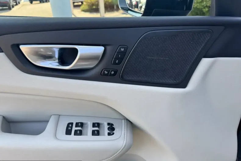Volvo XC60 din 2023 cu 71.500 km - oferta VOL255239 - foto 13