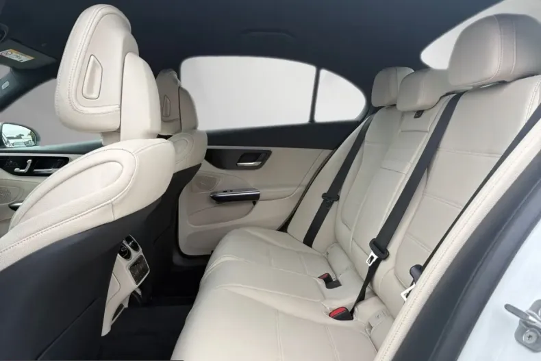 Mercedes-Benz C 300 (Clasa C) din 2025 cu 13.869 km - oferta MER255309 - foto 14