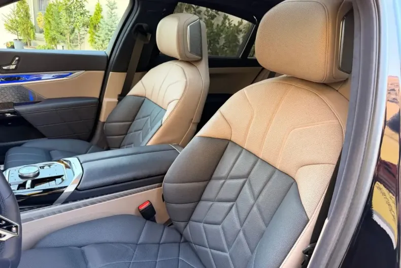 BMW 740 (Seria 7) din 2025 cu 54.350 km - oferta BMW255331 - foto 3