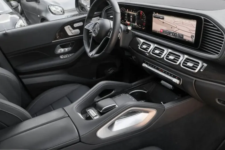Mercedes-Benz GLE 400 (Clasa GLE) din 2025 cu 15.720 km - oferta MER255342 - foto 3