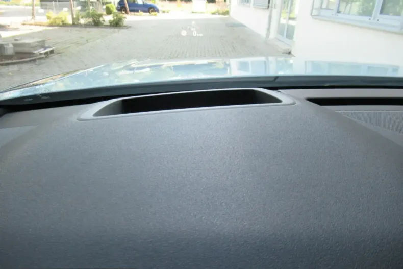 Land Rover Range Rover Velar din 2025 cu 40.000 km - oferta LAN255374 - foto 8
