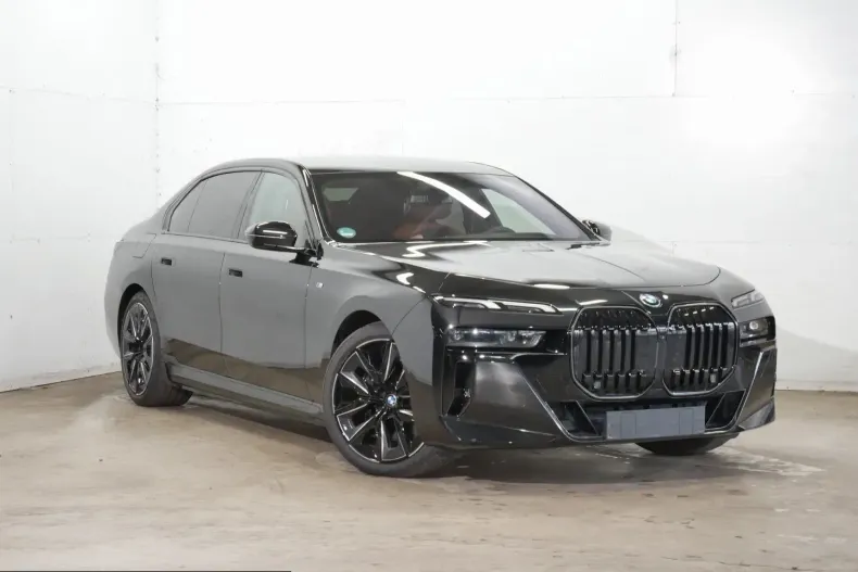 BMW 750 (Seria 7) din 2025 cu 19.519 km - oferta BMW255389 - foto 1