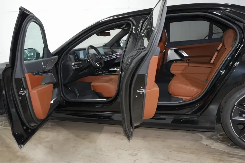 BMW 750 (Seria 7) din 2025 cu 19.519 km - oferta BMW255389 - foto 8
