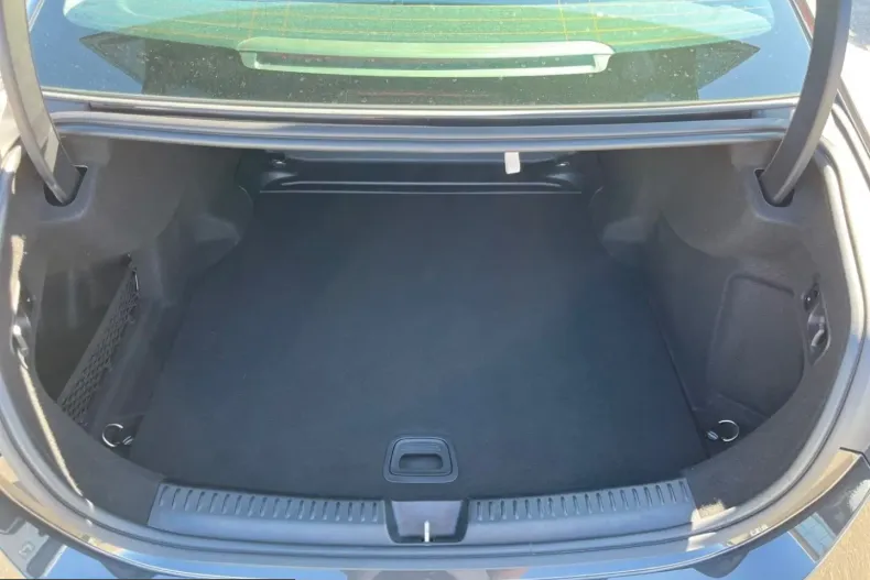 Mercedes-Benz E 200 (Clasa E) din 2025 cu 21.178 km - oferta MER255472 - foto 11
