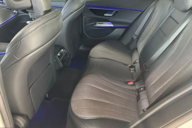 Mercedes-Benz E 220 (Clasa E) din 2025 cu 20.656 km - oferta MER255494 - foto 13