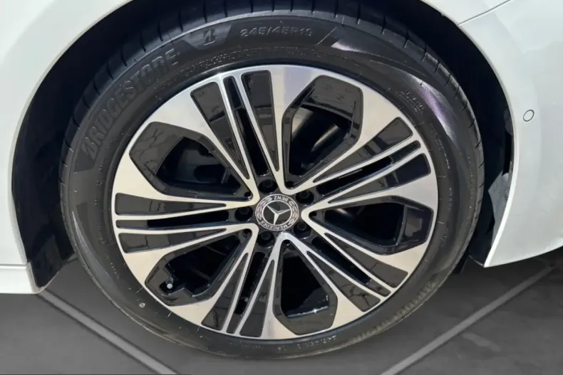 Mercedes-Benz E 220 (Clasa E) din 2025 cu 15.589 km - oferta MER255495 - foto 5