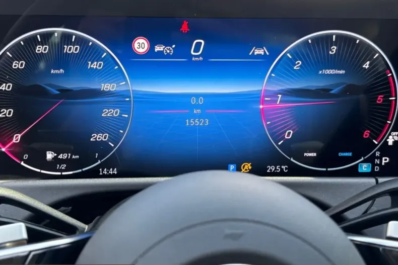 Mercedes-Benz E 220 (Clasa E) din 2025 cu 15.589 km - oferta MER255495 - foto 7