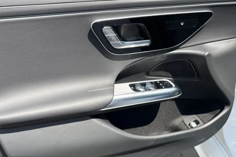 Mercedes-Benz E 220 (Clasa E) din 2025 cu 15.589 km - oferta MER255495 - foto 9