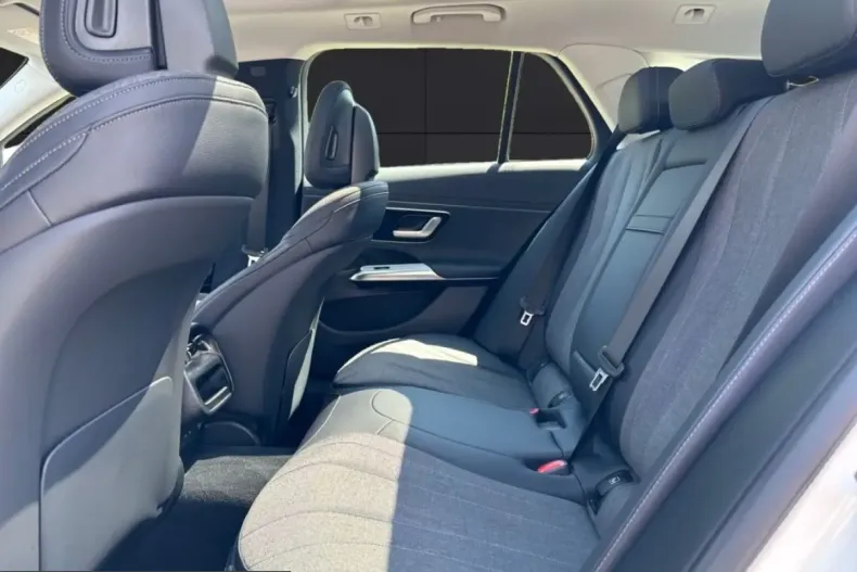 Mercedes-Benz E 220 (Clasa E) din 2025 cu 15.589 km - oferta MER255495 - foto 13