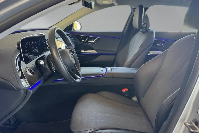 Mercedes-Benz E 300 (Clasa E) din 2025 cu 25.100 km - oferta MER255498 - foto 9