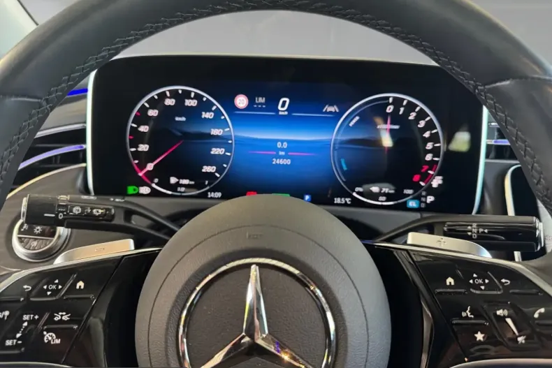 Mercedes-Benz E 300 (Clasa E) din 2025 cu 25.100 km - oferta MER255498 - foto 12