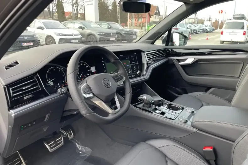 Volkswagen Touareg din 2025 cu 1.800 km - oferta VOL255505 - foto 9