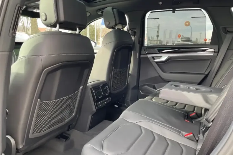 Volkswagen Touareg din 2025 cu 1.800 km - oferta VOL255505 - foto 14