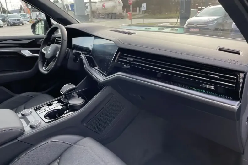 Volkswagen Touareg din 2025 cu 1.800 km - oferta VOL255505 - foto 17
