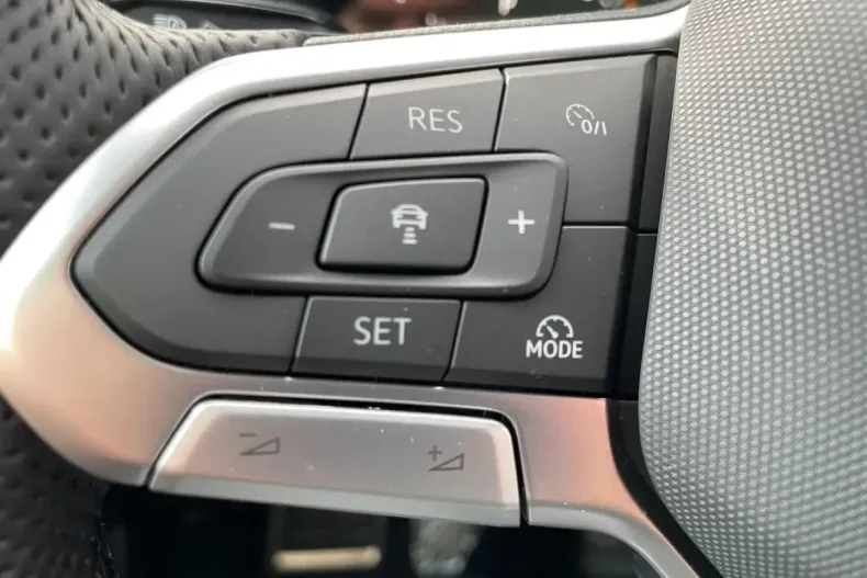 Volkswagen Touareg din 2025 cu 1.800 km - oferta VOL255505 - foto 22