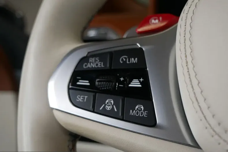 BMW M8 (Seria 8) din 2022 cu 36.270 km - oferta BMW255506 - foto 17