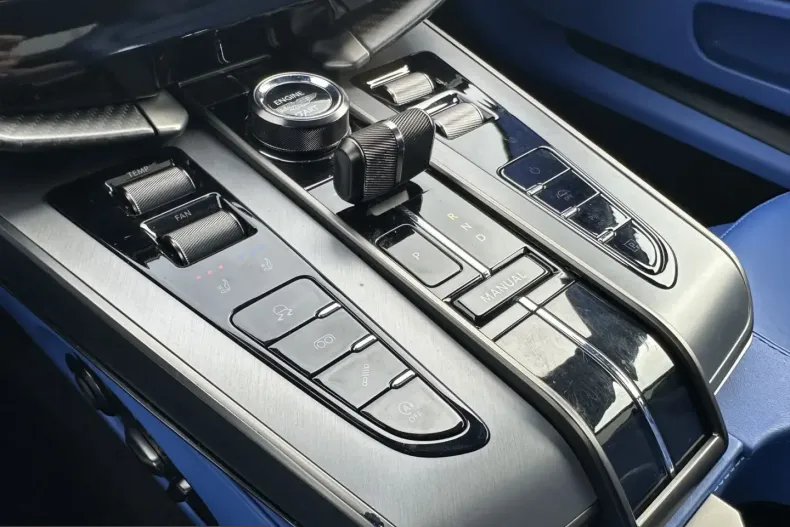 Aston Martin Vanquish din 2024 cu 13.000 km - oferta AST255522 - foto 18