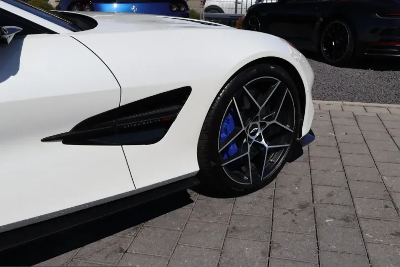 Aston Martin Vanquish din 2024 cu 13.000 km - oferta AST255523 - foto 12