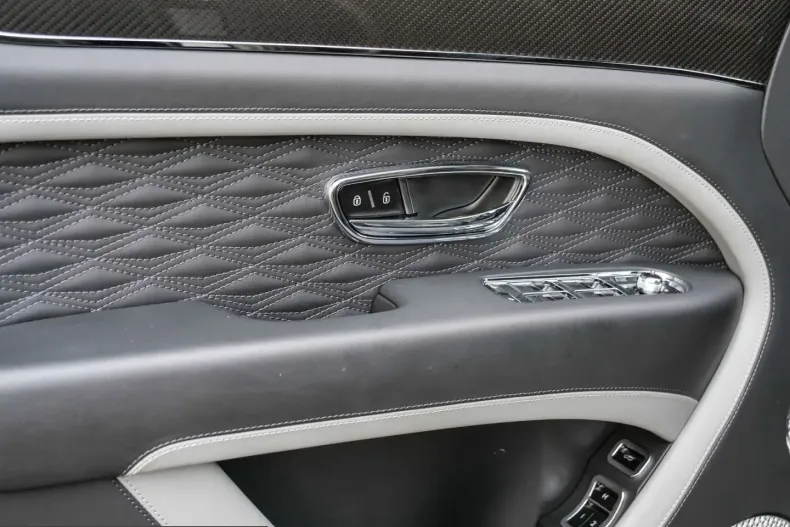 Bentley Bentayga din 2025 cu 8.600 km - oferta BEN255529 - foto 28