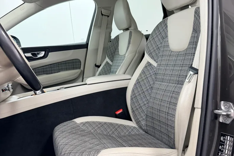 Volvo XC60 din 2021 cu 127.000 km - oferta VOL255553 - foto 26