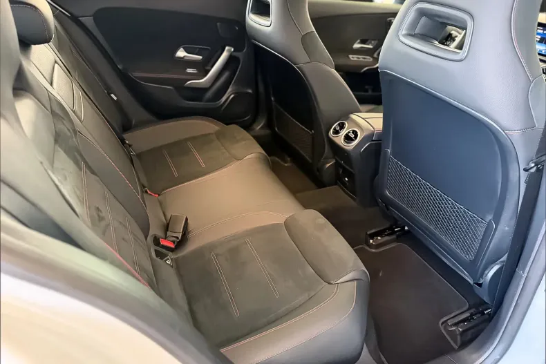 Mercedes-Benz A 180 (Clasa A) din 2023 cu 31.500 km - oferta MER255585 - foto 18
