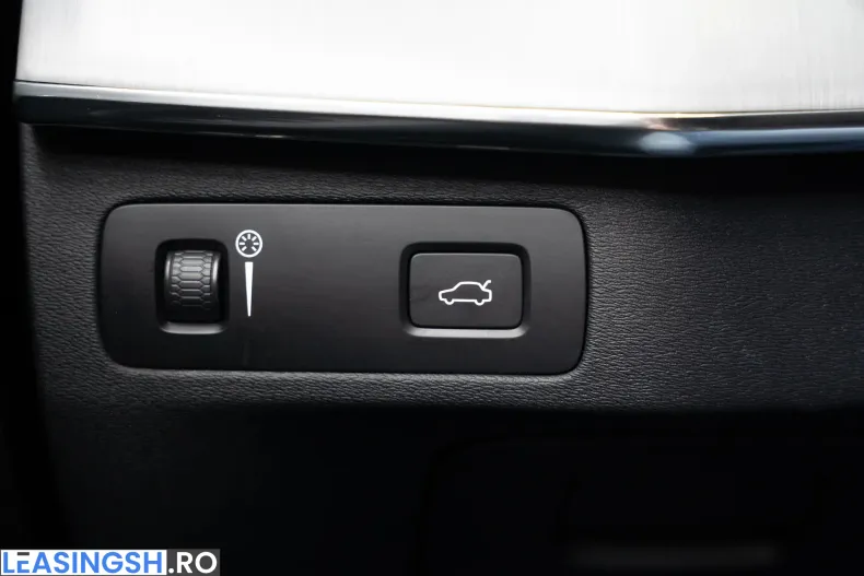 Volvo XC90 din 2021 cu 57.907 km - oferta VOL255596 - foto 24