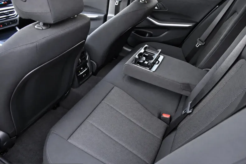 BMW 320 (Seria 3) din 2023 cu 129.447 km - oferta BMW255608 - foto 25