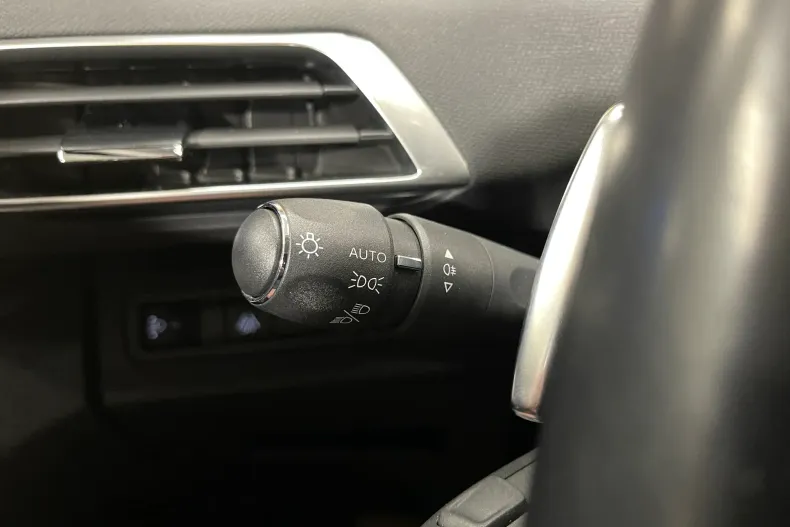 Peugeot 3008 din 2021 cu 66.390 km - oferta PEU255681 - foto 29