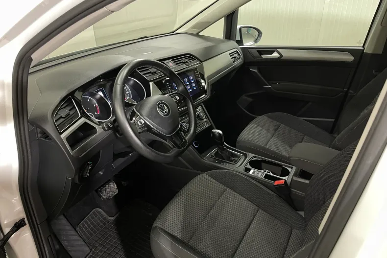 Volkswagen Touran din 2022 cu 42.236 km - oferta VOL255682 - foto 5