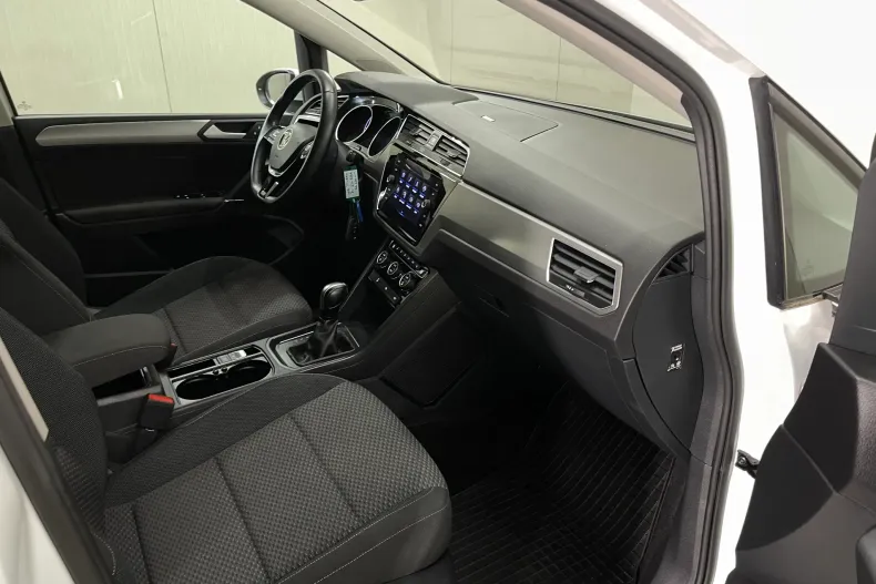 Volkswagen Touran din 2022 cu 42.236 km - oferta VOL255682 - foto 9