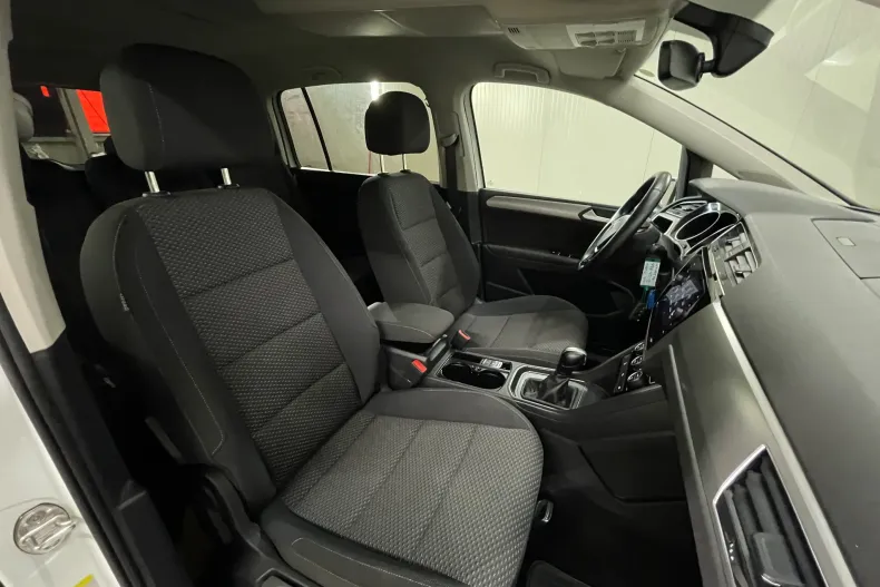 Volkswagen Touran din 2022 cu 42.236 km - oferta VOL255682 - foto 10