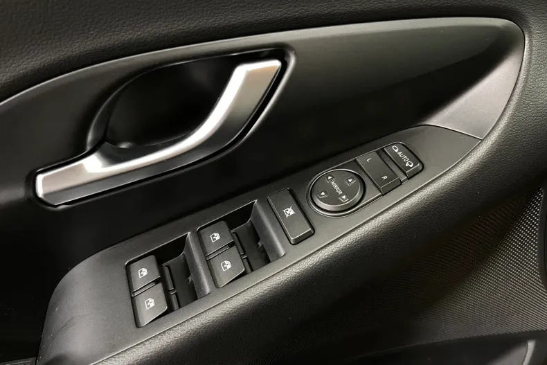 Hyundai i30 din 2023 cu 43.219 km - oferta HYU255699 - foto 19