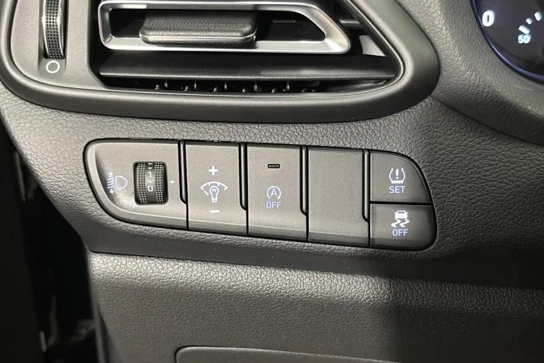 Hyundai i30 din 2023 cu 43.219 km - oferta HYU255699 - foto 20