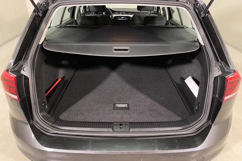 Volkswagen Passat din 2023 cu 117.849 km - oferta VOL255700 - foto 12