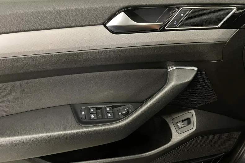 Volkswagen Passat din 2023 cu 117.849 km - oferta VOL255700 - foto 23