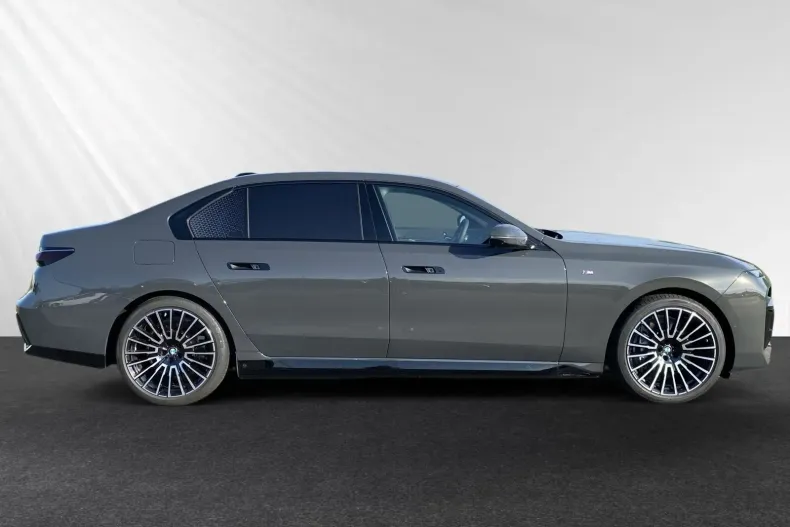 BMW 750 (Seria 7) din 2024 cu 9.340 km - oferta BMW255724 - foto 2