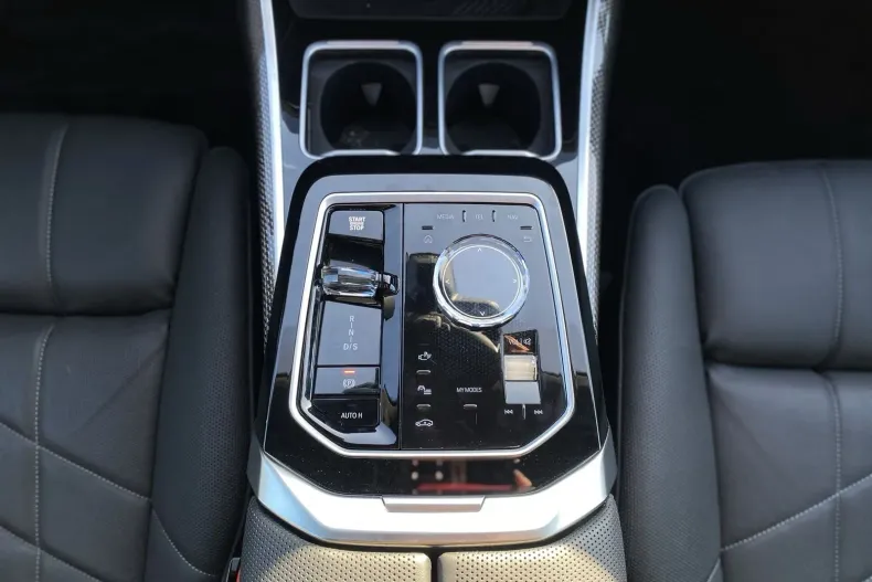 BMW 750 (Seria 7) din 2024 cu 9.340 km - oferta BMW255724 - foto 10
